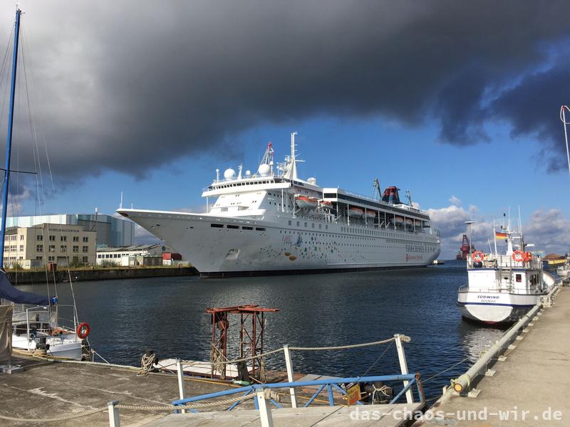 SuperStar Libra im Hafen von Wismar