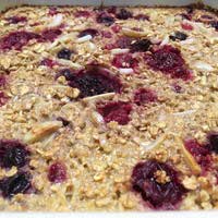 Bild zum Rezept "Baked Oatmeal mit Waldfrüchten und Zimt"