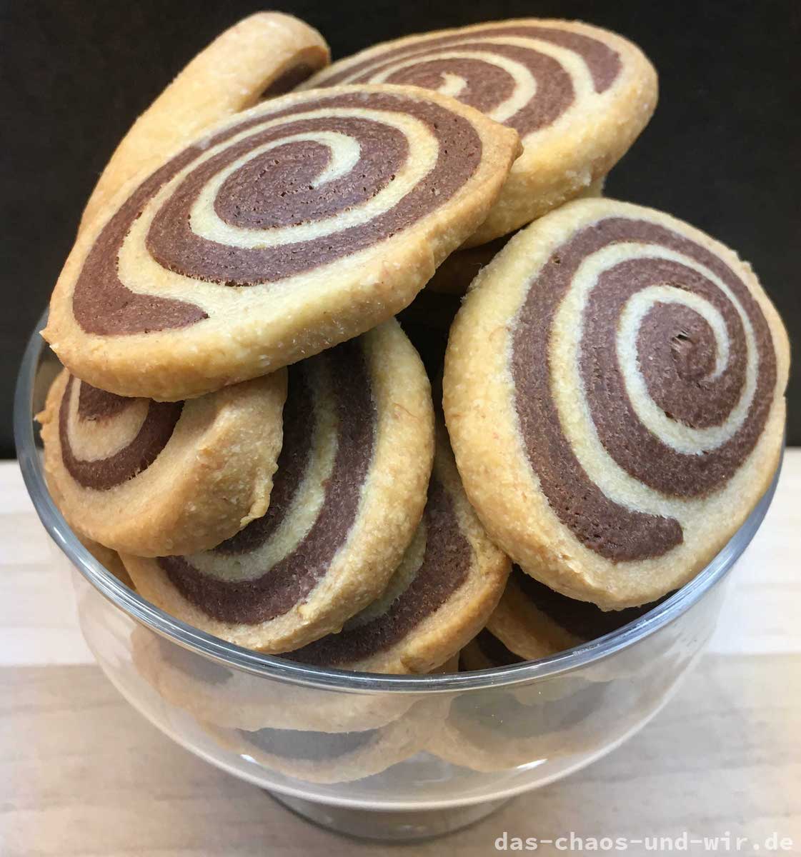 Schwarz-Weiße Dinkel-Bananen-Kekse ohne Zucker - Das Chaos und wir Schwarz-Weiße Dinkel-Bananen-Kekse ohne Zucker - Das Chaos und wir