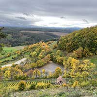 Blick auf das Weinberghaus von der Leuchtenburg