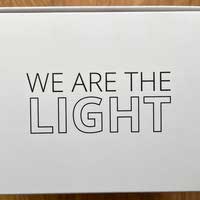 Aufdruck "We are the Light" auf der Lupine SL AF 7 Verpackung