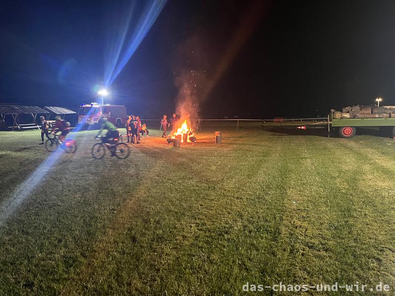 Lagerfeuer am zweiten Depot